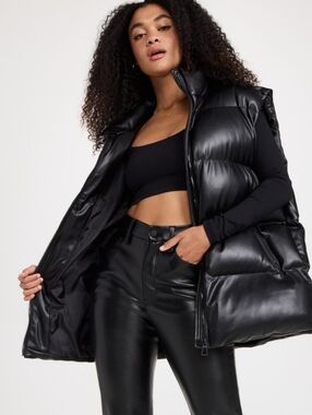 GOOD AMERICAN Oversized Puffer Vest